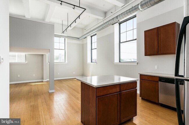 Building Photo - 1637-39 Poplar St