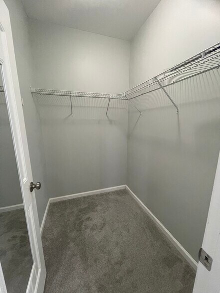Building Photo - 1605 Villa Cir