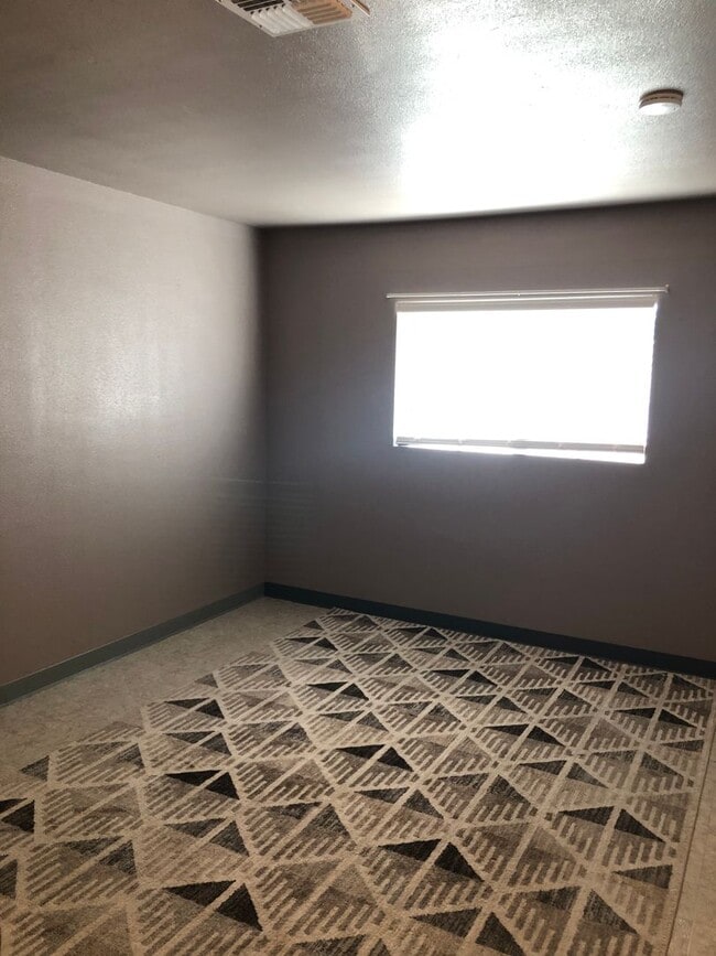 Building Photo - NOW AVAILABLE!! QUAINT HOME IN NEWMAN OUT IN THE COUNTRY