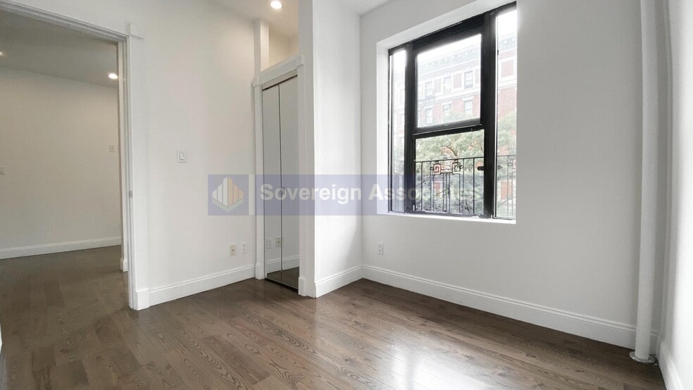 Building Photo - 45 Tiemann Pl