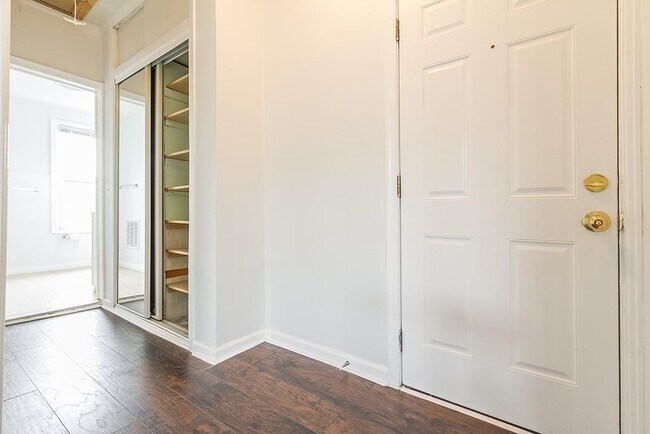 Building Photo - 96 W 21st St