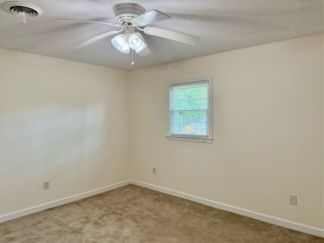 Building Photo - 502 Plantation Dr