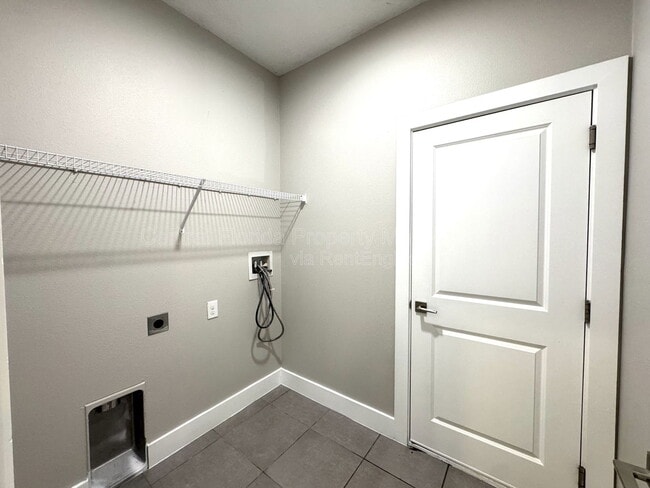 Building Photo - 9 Orchid Ln