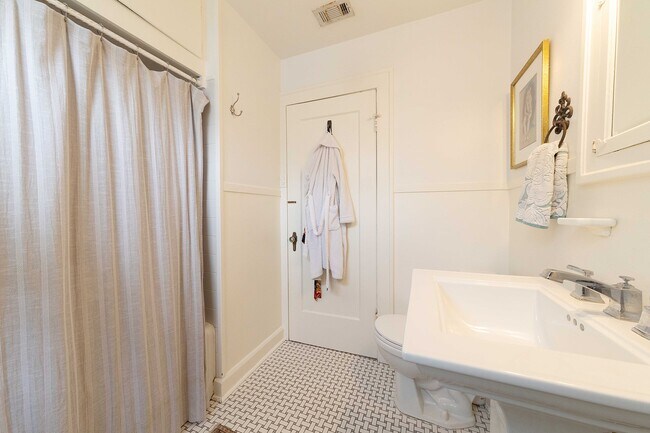 Building Photo - 4805 Avenue F