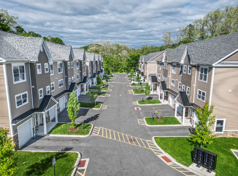 Building Photo - 69 Lanesville Rd