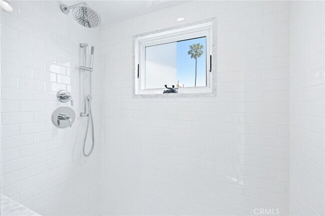 Building Photo - 360 Cliff Dr