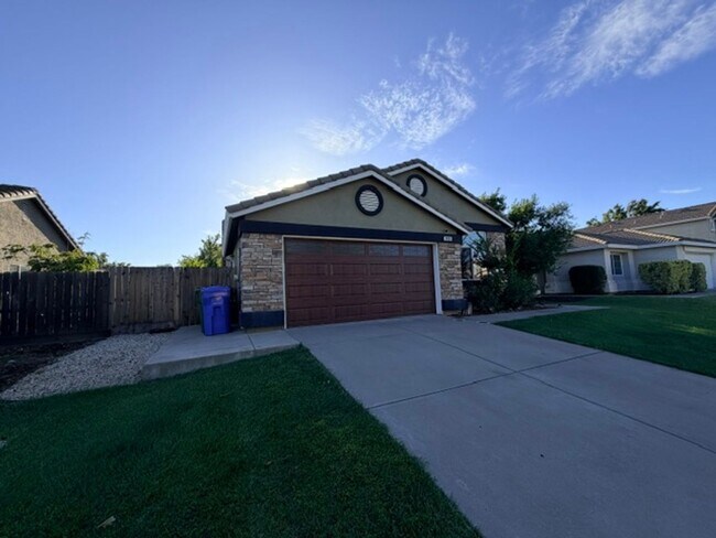 Building Photo - Beautifully Remodeled 4 Bedroom, 2 Bath Home in Desirable Elk Grove Neighborhood