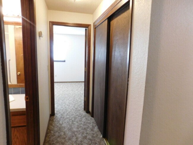Building Photo - 3Bd/1.5Ba Single Story House - For Viewing!