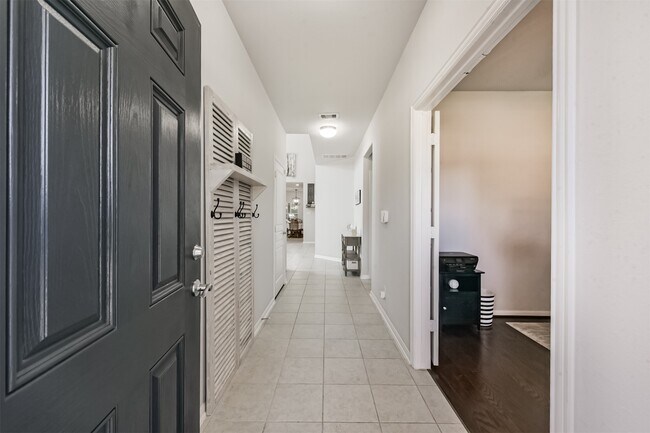 Building Photo - 10018 Chase Ct