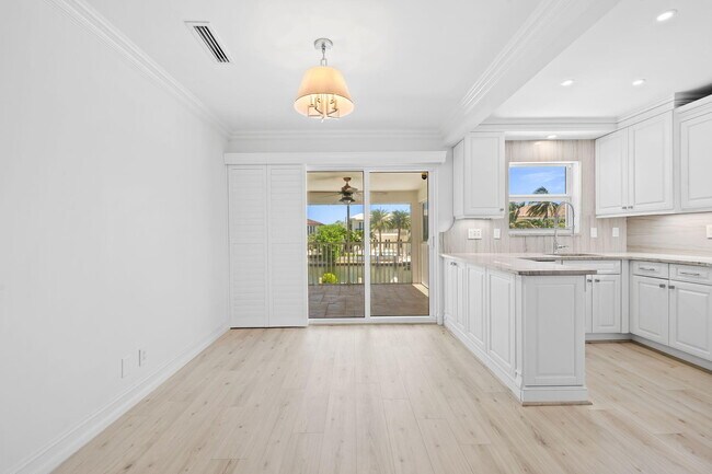 Building Photo - 1105 Bel Air Dr