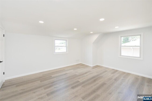 Building Photo - 19-21-21 11th St
