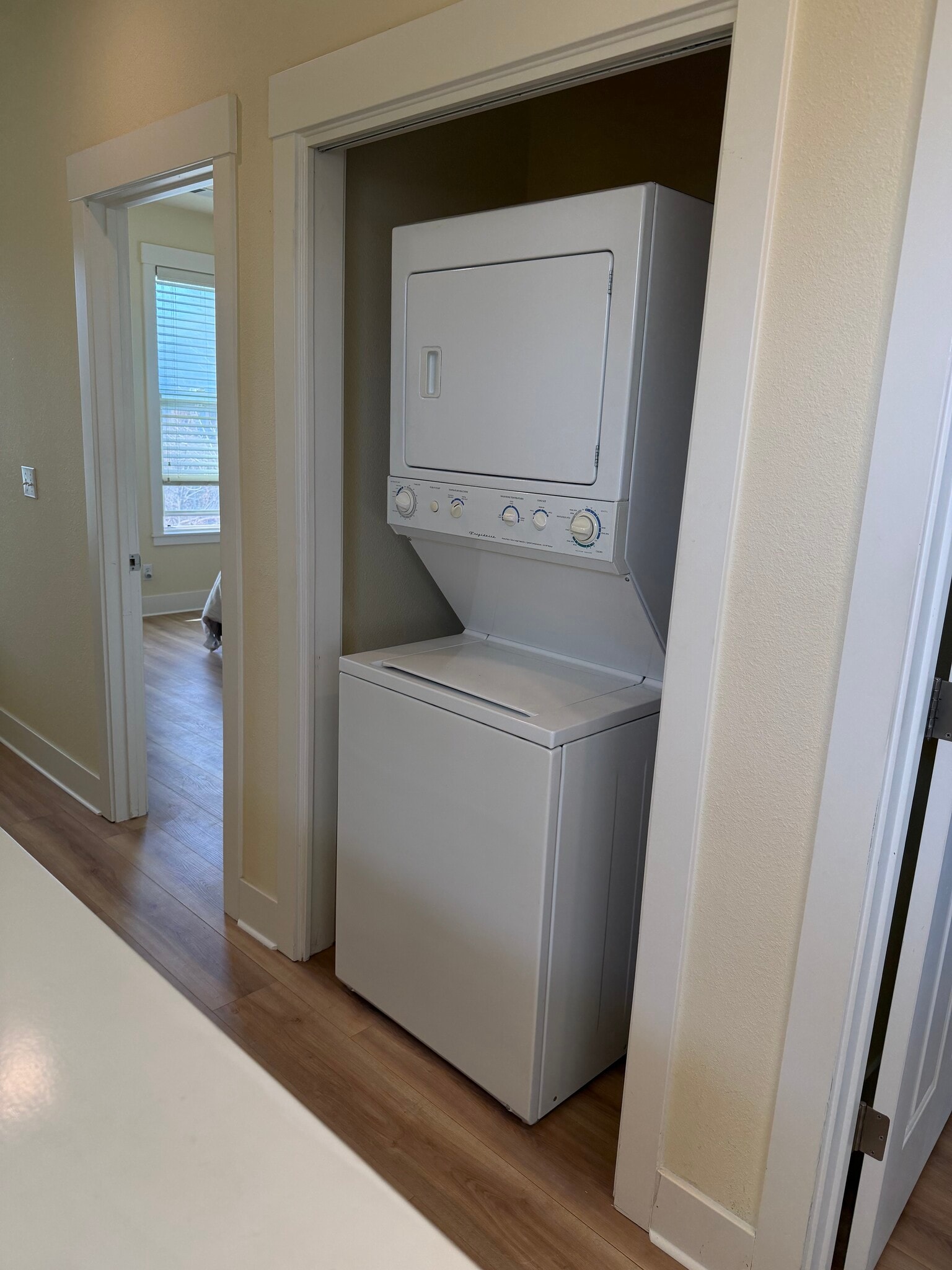 Building Photo - 804 Kite Ln