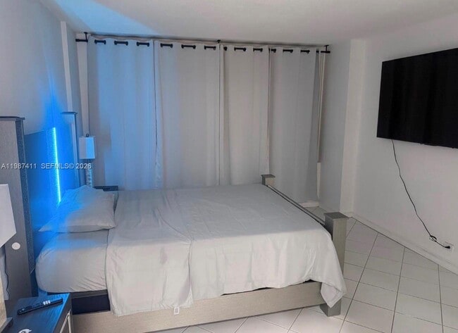 Building Photo - 3505 S Ocean Dr