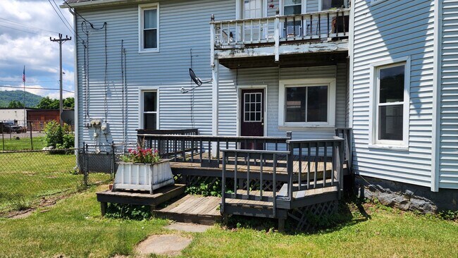Primary Photo - 1501 W. Henley St.