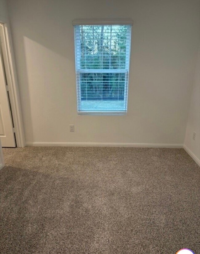 Building Photo - 14634 New Vlg Dr