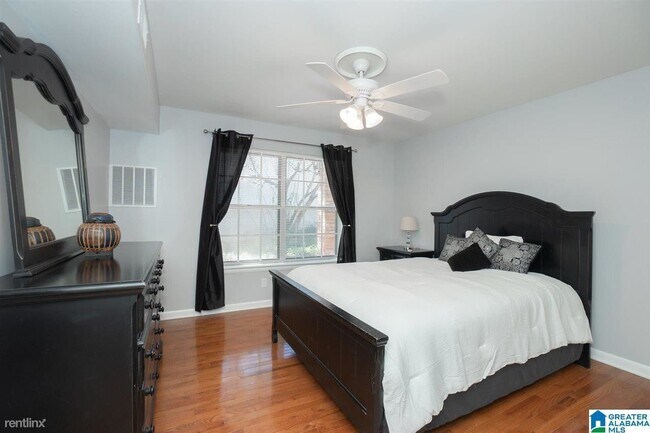 Building Photo - 2727 Highland Ave