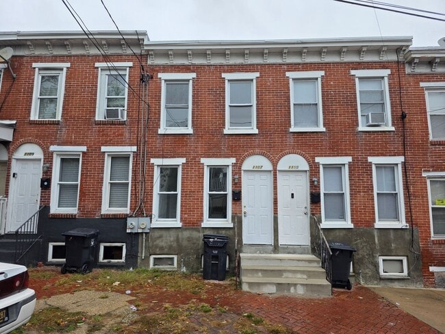 Building Photo - 1107 Read St