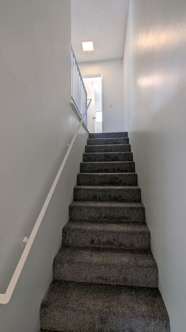 Building Photo - Beautifully Remodeled 2 Bed 1.5 Bath Santa...
