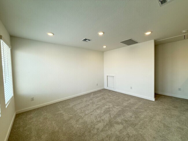 Building Photo - Brand New Lennar Home | 4 Bed | 3.5 Bath |...