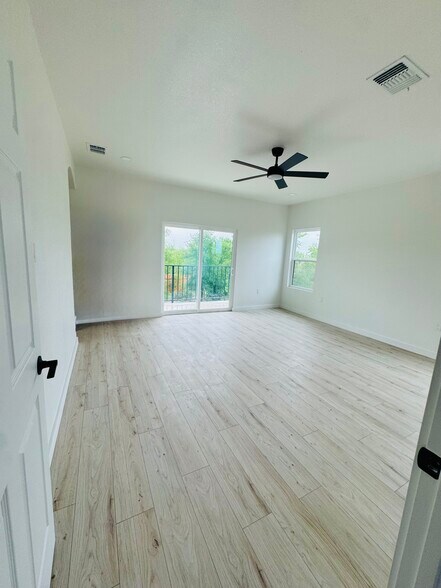 Building Photo - 387 Old Lockhart Rd