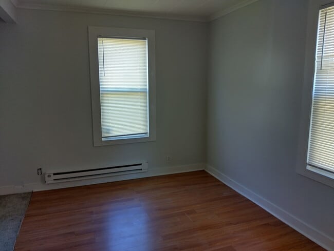 Building Photo - 113 Division St