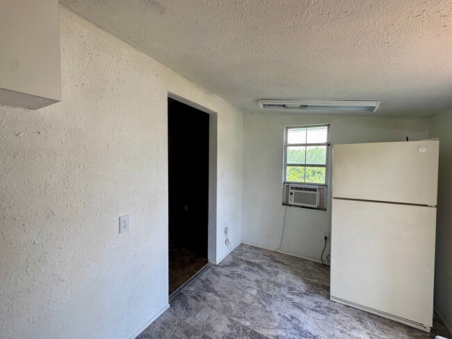 Building Photo - Adorable 2-Bedroom Home for Rent in Plant ...