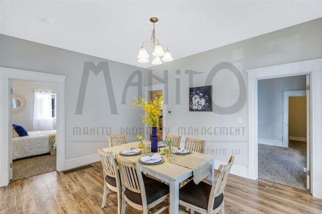Building Photo - Charming home blocks from Kendall Yards