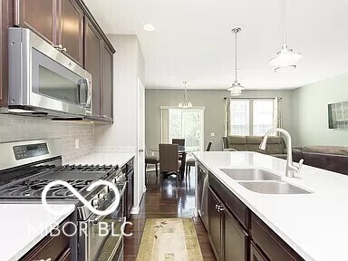 Building Photo - 9042 Mercer Dr