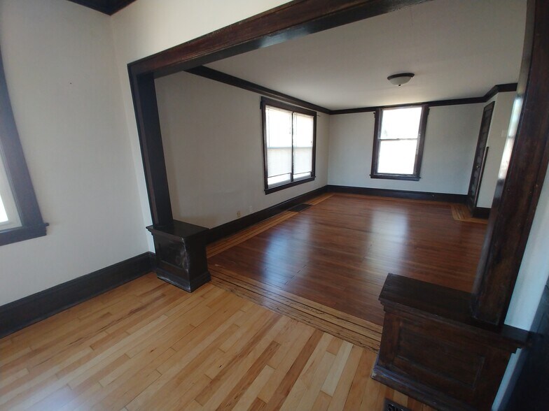 Building Photo - 3100 Elliot Ave