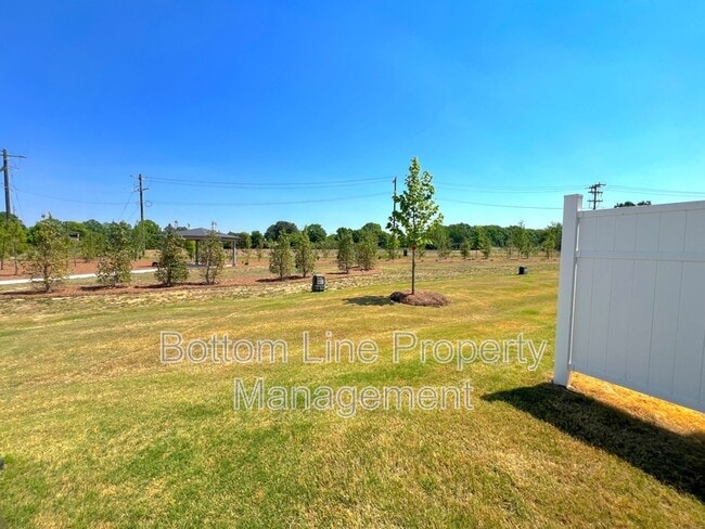 Building Photo - 1816 Braemar Vlg Dr