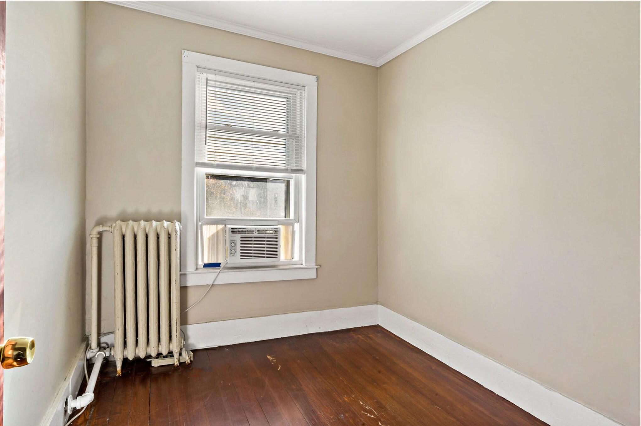 Building Photo - 1062 Saratoga St