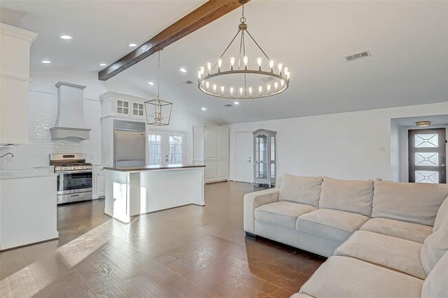 Building Photo - 520 E Castle Harbour Dr