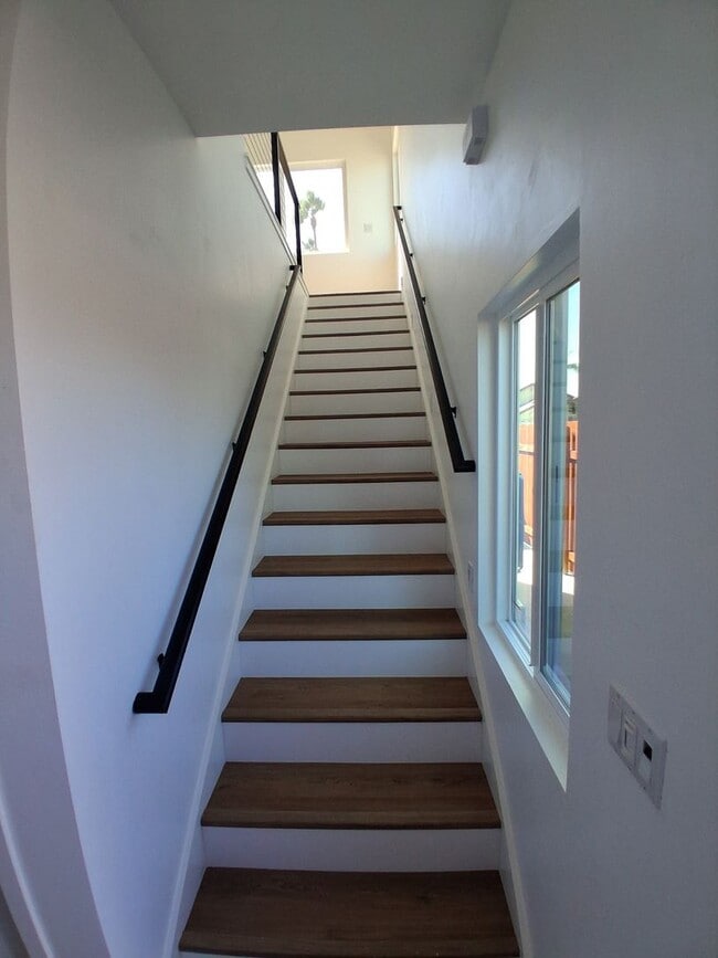 Building Photo - 591 Grove