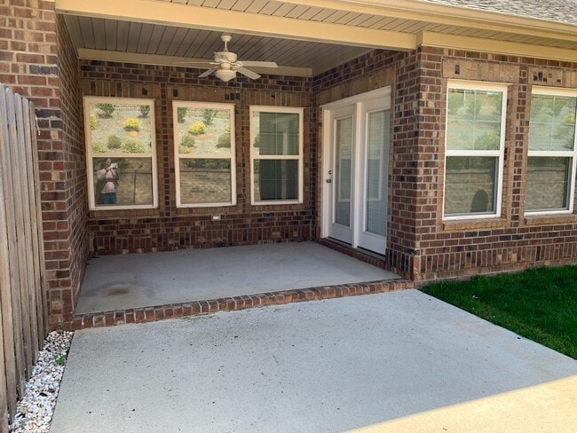 Building Photo - 3 Bedroom, 2 Bathroom One Level Townhome i...