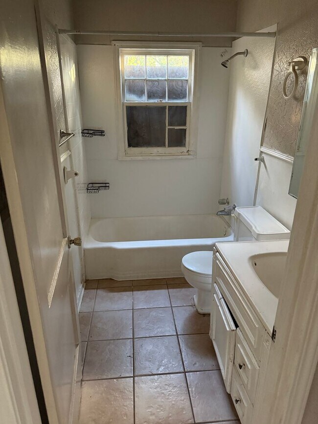 Building Photo - 3453 Desoto St