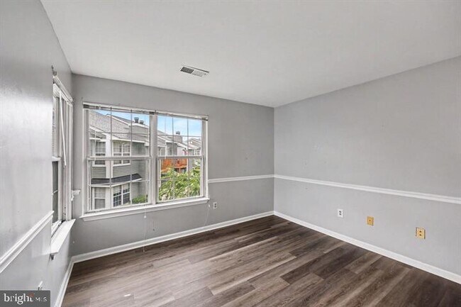 Building Photo - 8619 Beekman Pl