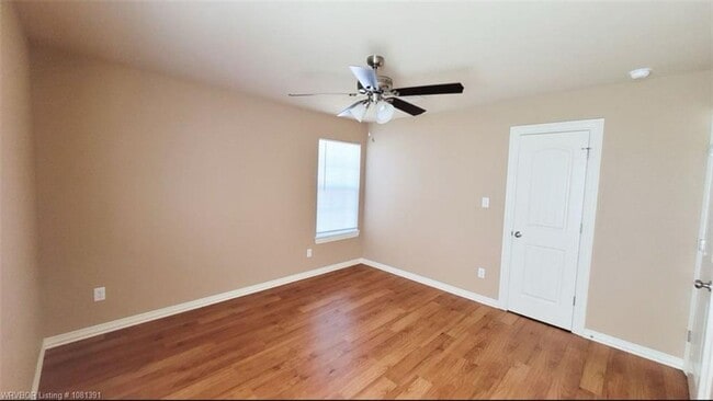 Building Photo - 1212 Mesa Dr