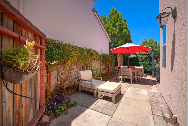 Building Photo - 213 Pacific Oak Ct