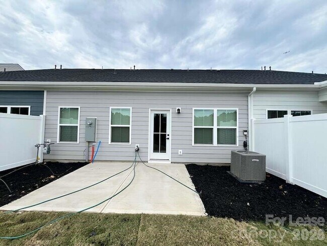 Building Photo - 11117 Emerson Lndg Dr