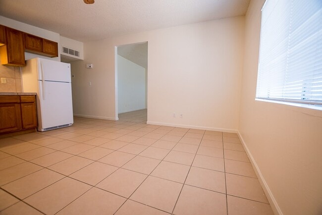 Building Photo - 3 Bedroom, 2 Bath Home, 1 Car Garage, Large Fenced Yard!
