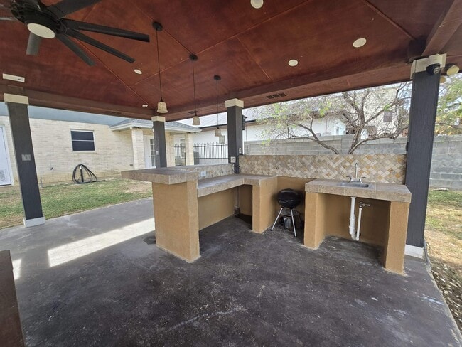 Building Photo - 9819 Sweetwind Dr