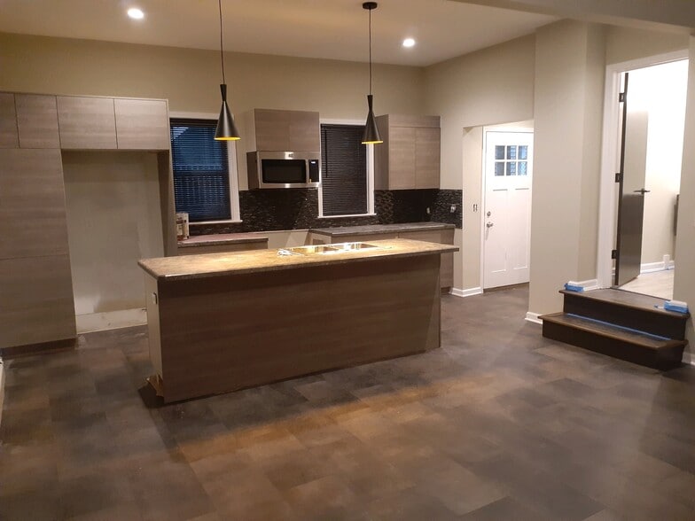 Building Photo - 1888 E 123rd St