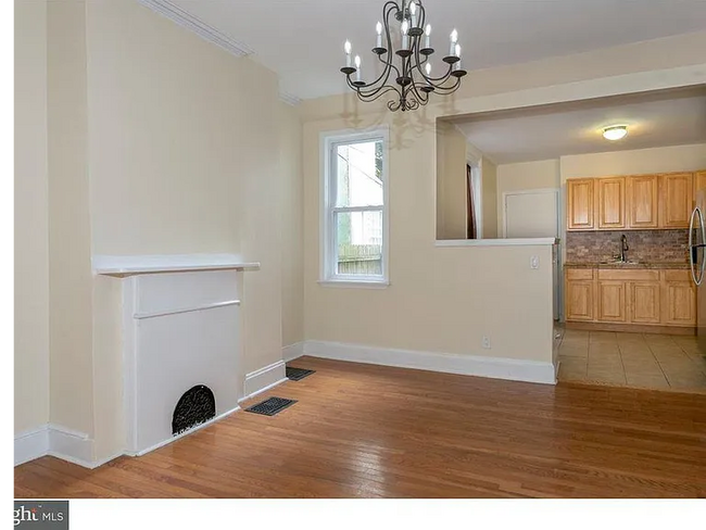 Building Photo - 2207 Bainbridge St