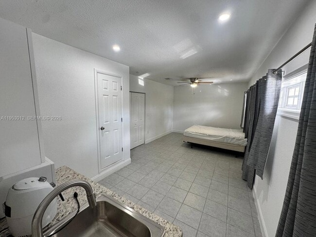 Building Photo - 10710 SW 141st Ave