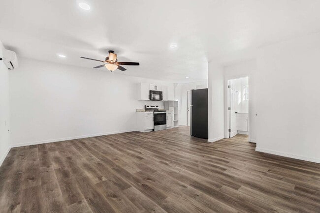 Building Photo - Spacious and Affordable 2BR, 1BA Available now in SE!