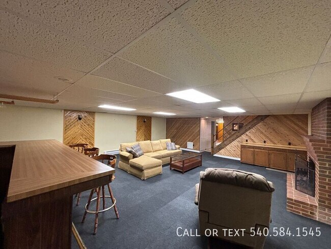 Building Photo - 136 Grimes St