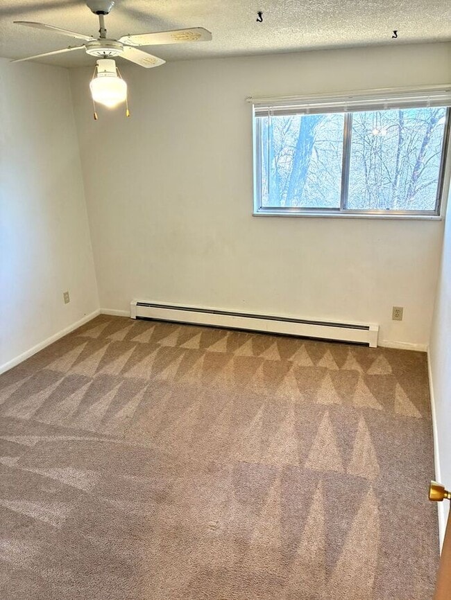 Building Photo - *** MOVE-IN SPECIAL 50% off the First Month*** Great 2 bed 1 bath within 1 mile of CSU!