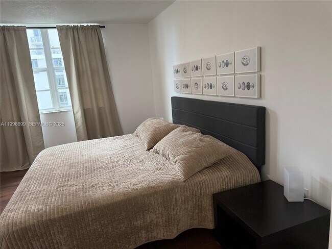 Building Photo - 19555 E Country Club Dr