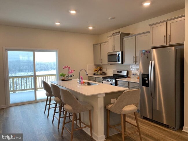 Building Photo - 7530 Daybreak Dr