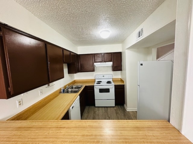 kitchen area - 729 Vouray Dr